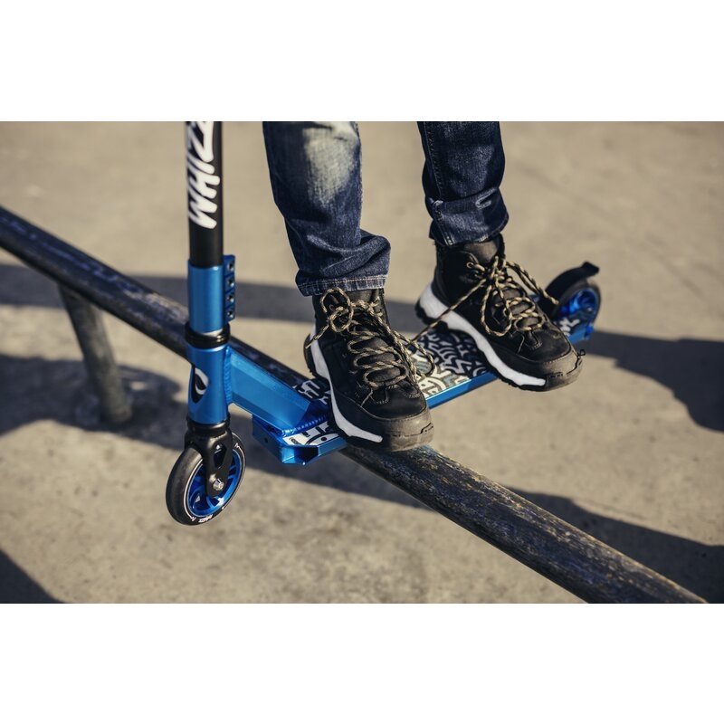 Trotineta, Lionelo, Whizz, Pentru Acrobatii, Rulmenti ABEC-9, Sistemul de compresie IHC 9, 20 - 100 kg, Conform cu standardul european de securitate EN14619, Multicolor Trotineta, Lionelo, Whizz, Pentru Acrobatii, Rulmenti ABEC-9, Sistemul de compresie IHC 9, 20 - 100 kg, Conform cu standardul european de securitate EN14619, Multicolor