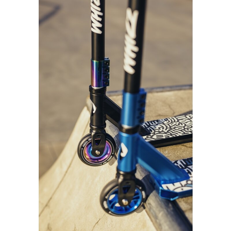 Trotineta, Lionelo, Whizz, Pentru Acrobatii, Rulmenti ABEC-9, Sistemul de compresie IHC 9, 20 - 100 kg, Conform cu standardul european de securitate EN14619, Multicolor Trotineta, Lionelo, Whizz, Pentru Acrobatii, Rulmenti ABEC-9, Sistemul de compresie IHC 9, 20 - 100 kg, Conform cu standardul european de securitate EN14619, Multicolor